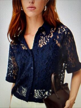 NWT Floral Lace Boxy-Fit Shirt in NAVY Elbow length sleeves US L